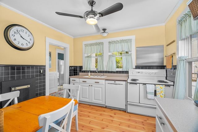 42 Fayette Pl, Taunton, MA 02780