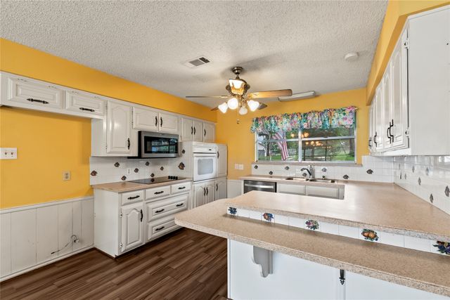 111 Deer Island Road, Mabank, TX 75156