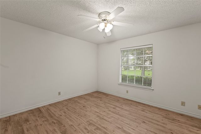 111 Deer Island Road, Mabank, TX 75156