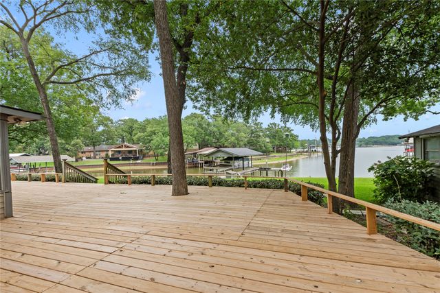 111 Deer Island Road, Mabank, TX 75156
