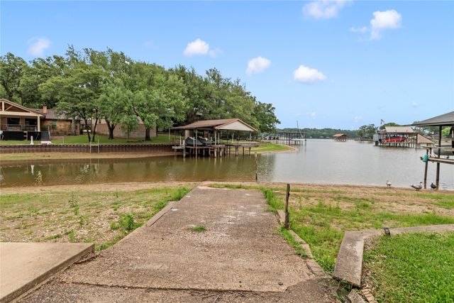 111 Deer Island Road, Mabank, TX 75156