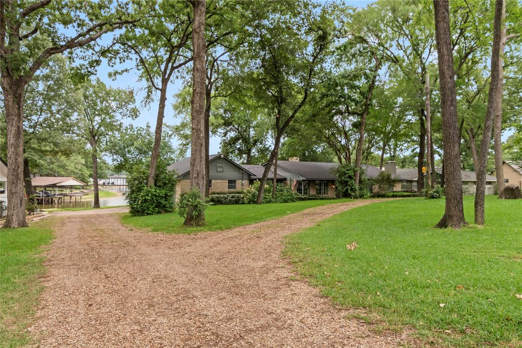 111 Deer Island Road, Mabank, TX 75156