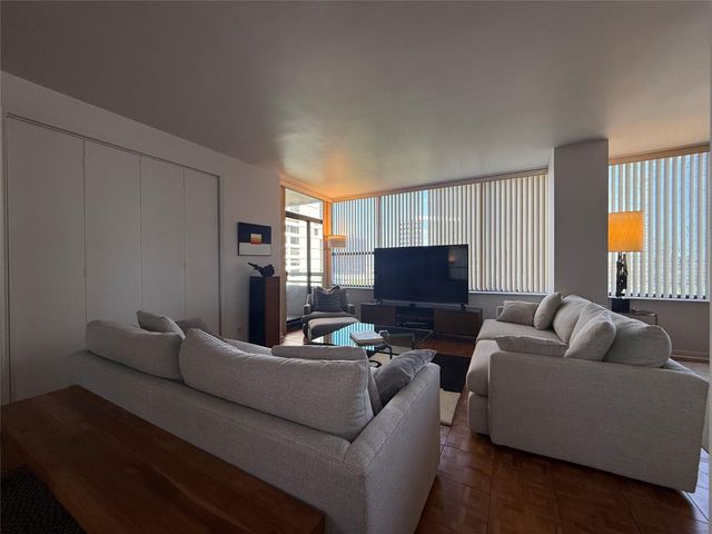 15 Greenway Plaza 10D, Houston, TX 77046