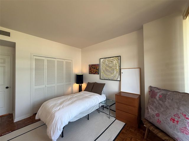 15 Greenway Plaza 10D, Houston, TX 77046