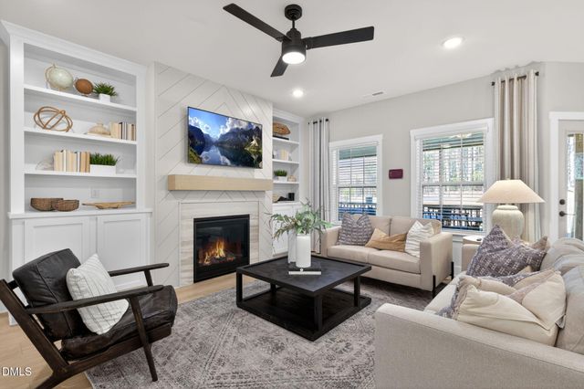 36 Knotts Loop, Lillington, NC 27546