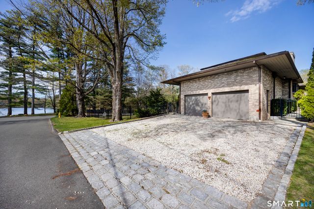 34 Canoe Brook Road, Trumbull, CT 06611