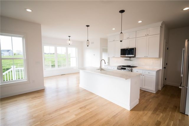 10 Revolution Way, Middletown, RI 02842