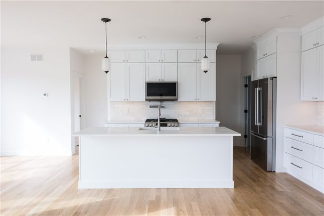 10 Revolution Way, Middletown, RI 02842