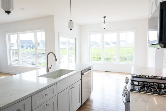 10 Revolution Way, Middletown, RI 02842