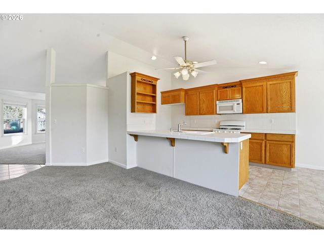 734 E 15TH Cir, La Center, WA 98629