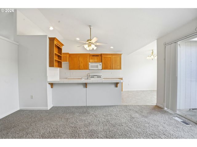 734 E 15TH Cir, La Center, WA 98629