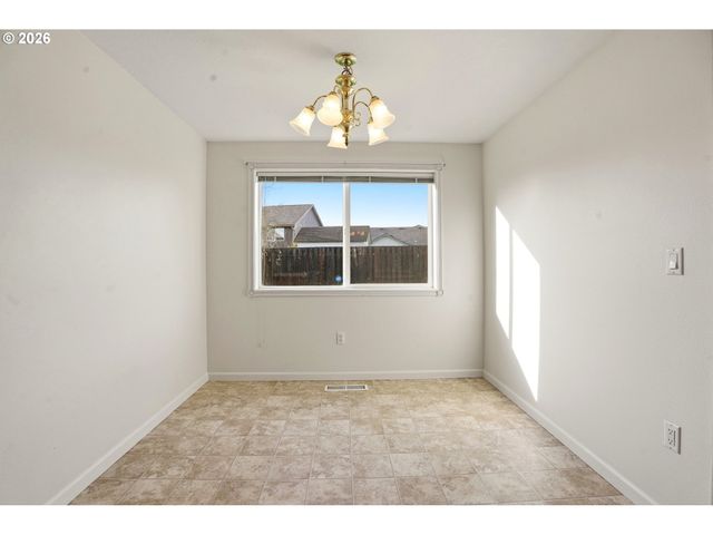 734 E 15TH Cir, La Center, WA 98629