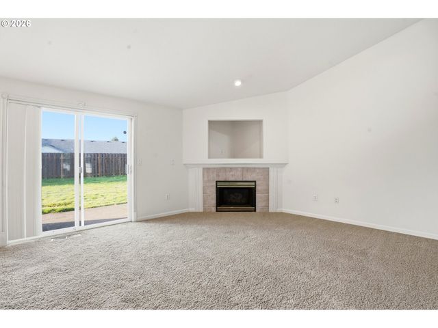 734 E 15TH Cir, La Center, WA 98629