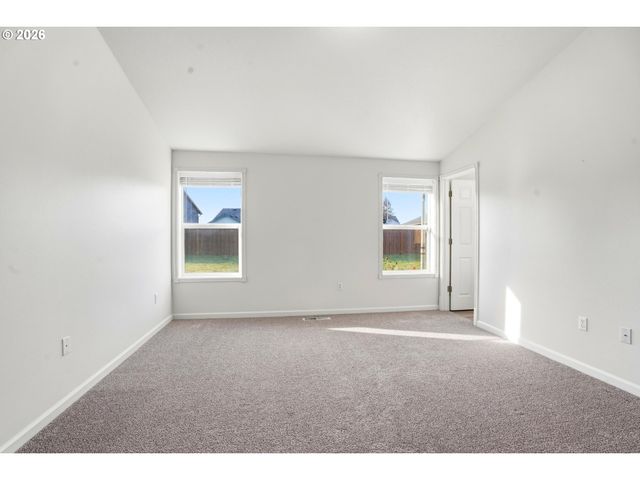 734 E 15TH Cir, La Center, WA 98629