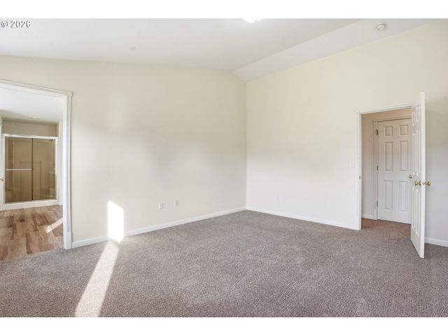 734 E 15TH Cir, La Center, WA 98629
