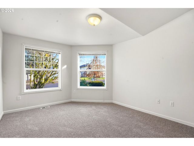 734 E 15TH Cir, La Center, WA 98629