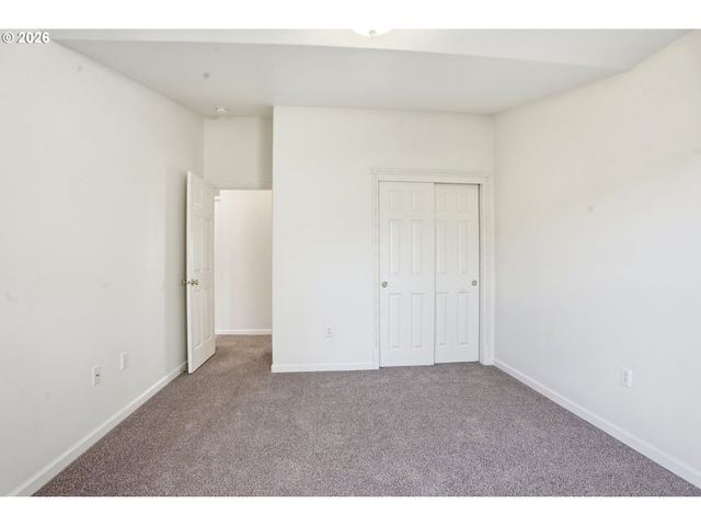 734 E 15TH Cir, La Center, WA 98629