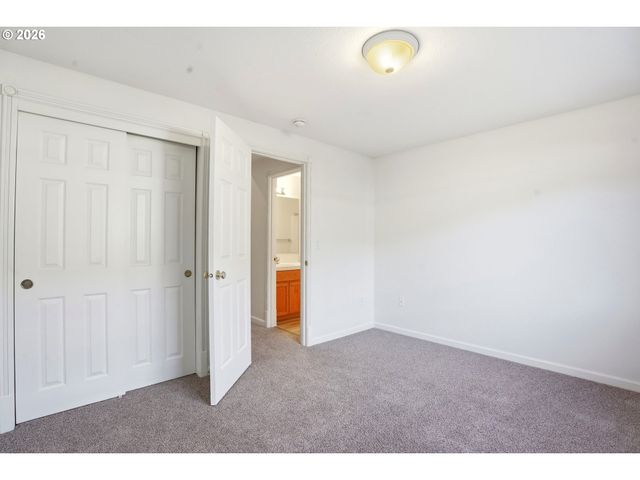 734 E 15TH Cir, La Center, WA 98629