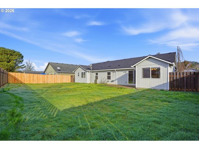 734 E 15TH Cir, La Center, WA 98629
