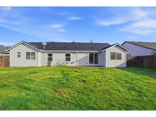 734 E 15TH Cir, La Center, WA 98629