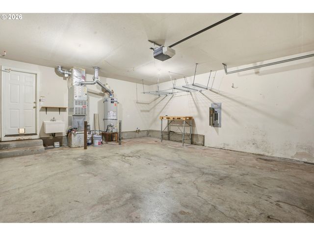 734 E 15TH Cir, La Center, WA 98629