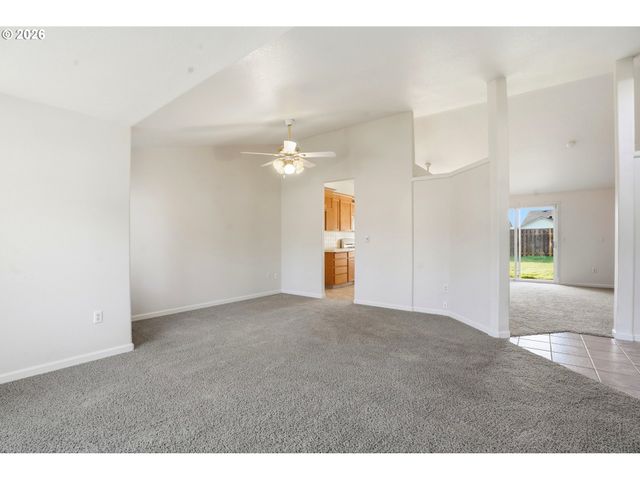 734 E 15TH Cir, La Center, WA 98629