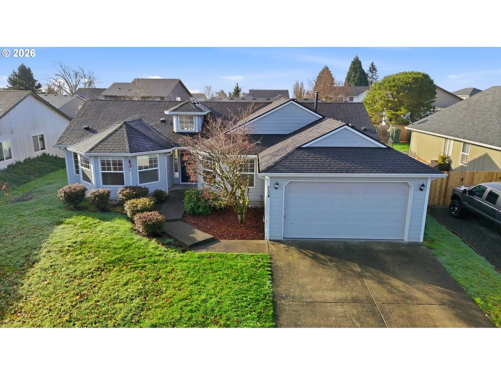 734 E 15TH Cir, La Center, WA 98629