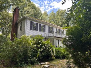 4 Windsor St, Chelmsford, MA 01824
