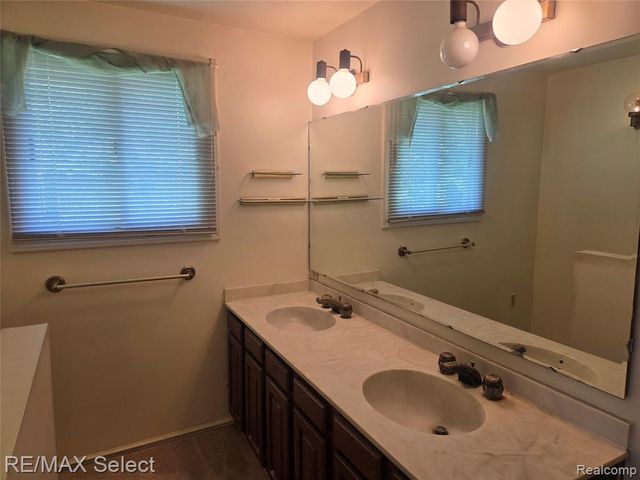 3613 Briarwood Drive, Flint, MI 48507