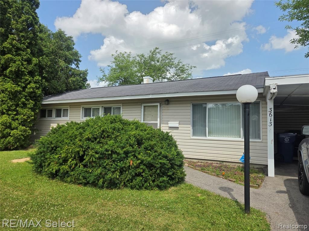 3613 Briarwood Drive, Flint, MI 48507