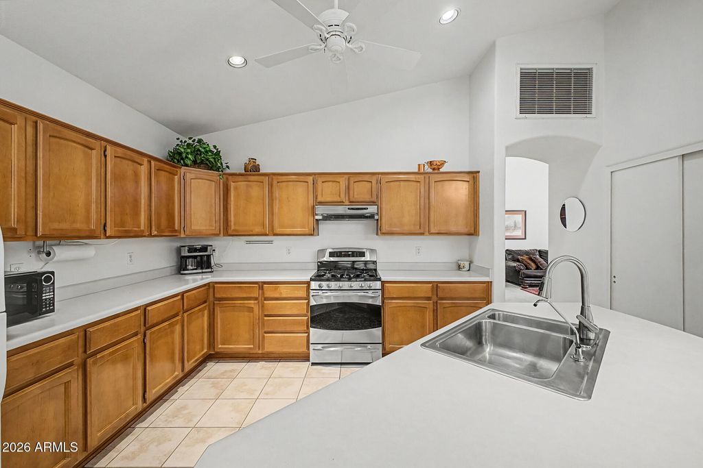 Image 10 of property listing at 24013 S STARCREST Drive, Sun Lakes, AZ 85248