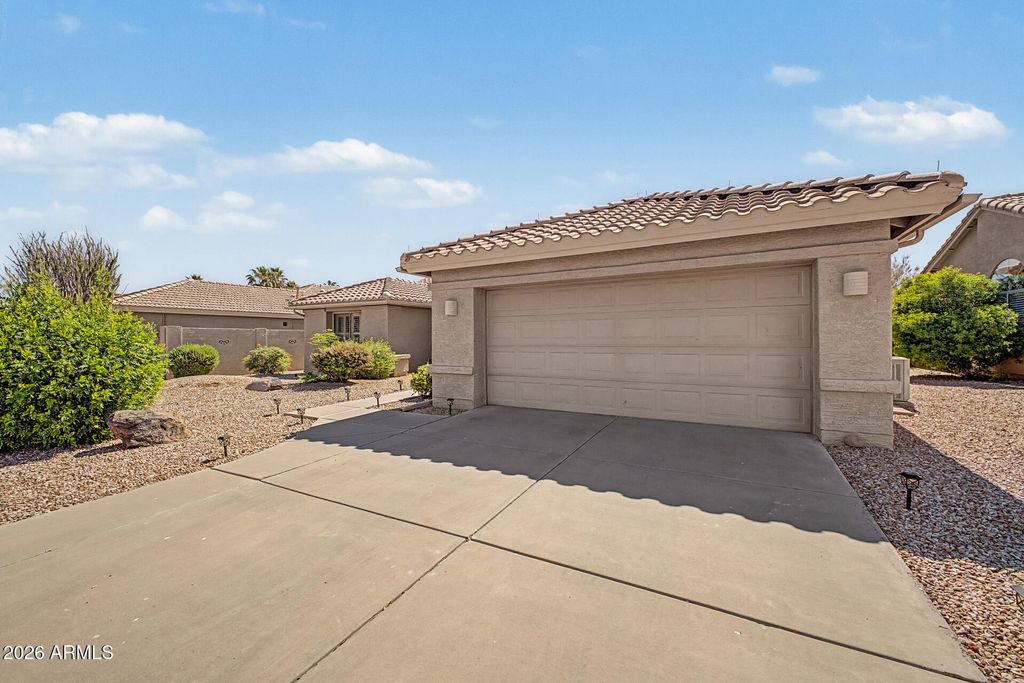 Image 4 of property listing at 24013 S STARCREST Drive, Sun Lakes, AZ 85248