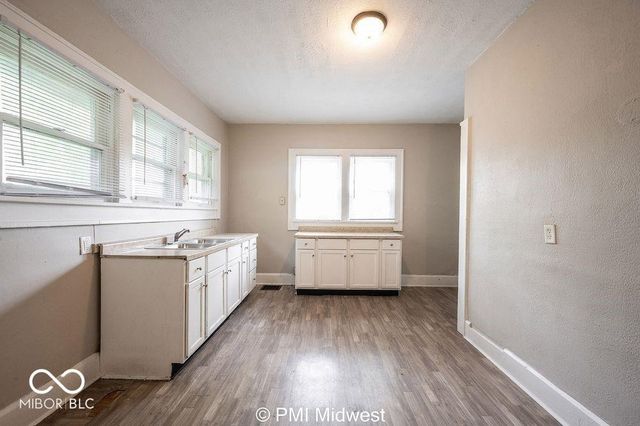 130 N Gladstone Avenue, Indianapolis, IN 46201