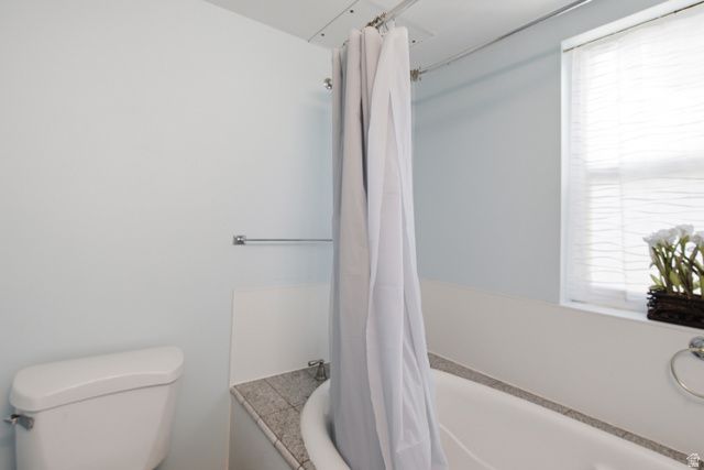 355 E 825 N, Centerville, UT 84014