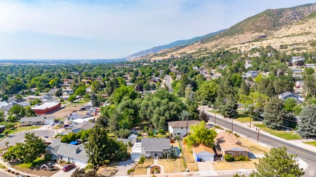 355 E 825 N, Centerville, UT 84014
