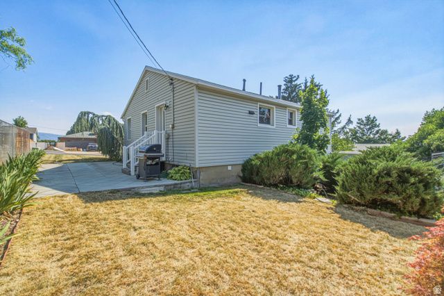 355 E 825 N, Centerville, UT 84014