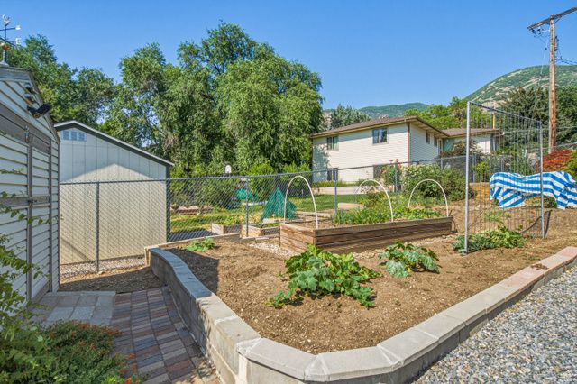 355 E 825 N, Centerville, UT 84014