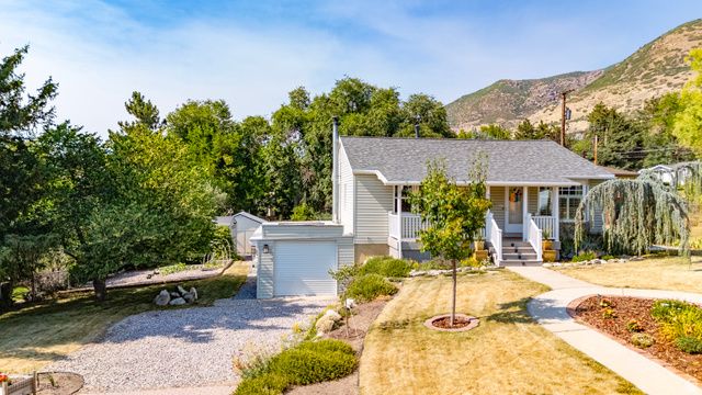 355 E 825 N, Centerville, UT 84014