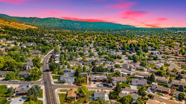355 E 825 N, Centerville, UT 84014