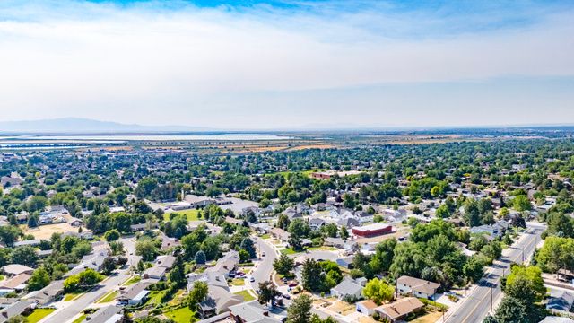 355 E 825 N, Centerville, UT 84014