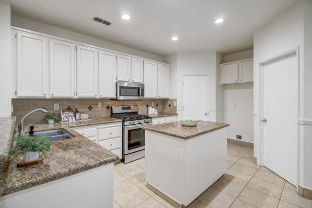 8545 Dewberry Way, Elk Grove, CA 95624