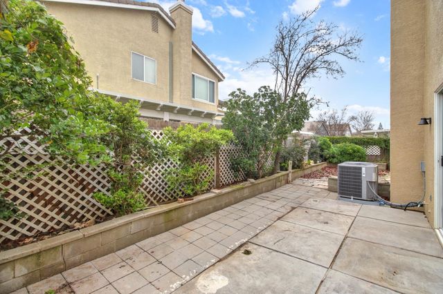 8545 Dewberry Way, Elk Grove, CA 95624