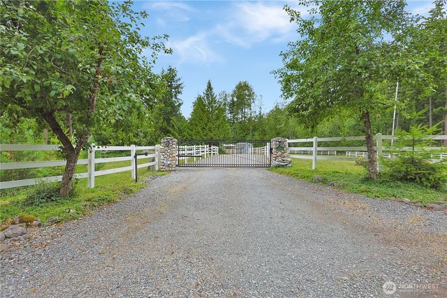 34620 32nd Avenue E, Eatonville, WA 98328
