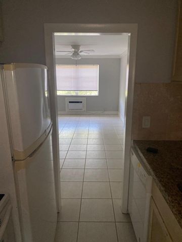 1150 E SAMPLE Road 207, Pompano Beach, FL 33064