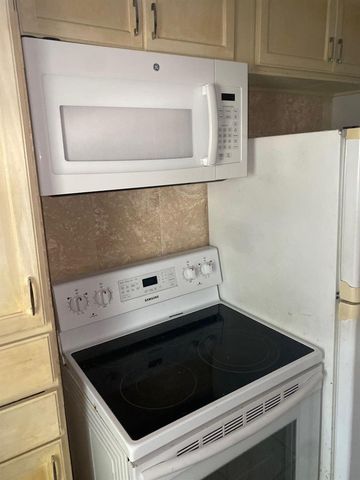 1150 E SAMPLE Road 207, Pompano Beach, FL 33064