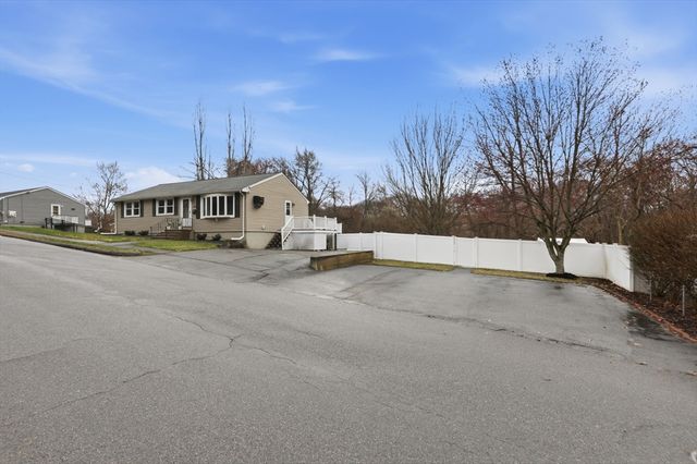 24 Clark St, Salem, MA 01970