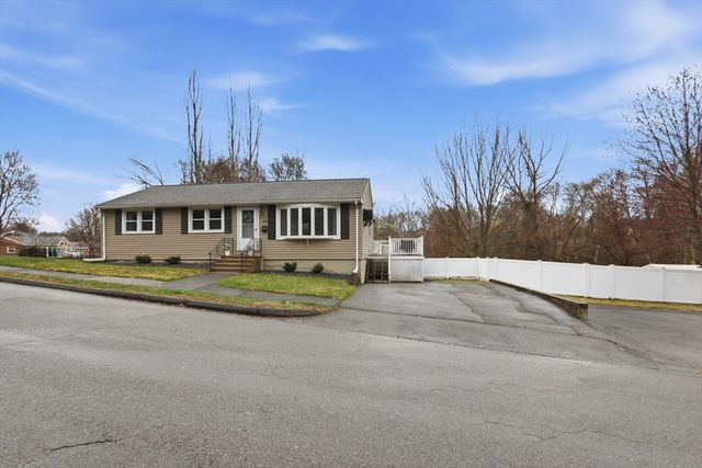 24 Clark St, Salem, MA 01970