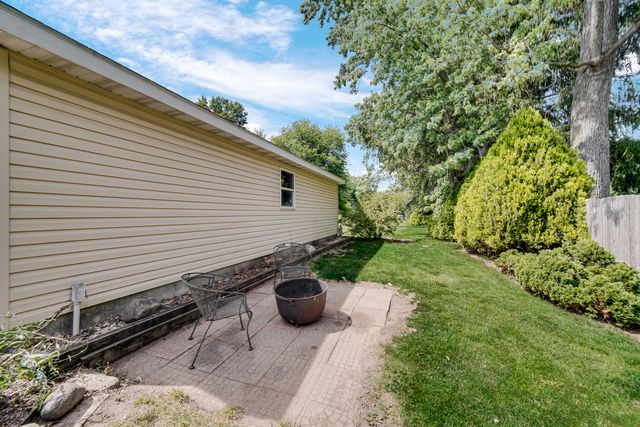 127 E 4th Avenue, New Lenox, IL 60451