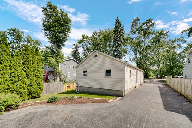 127 E 4th Avenue, New Lenox, IL 60451