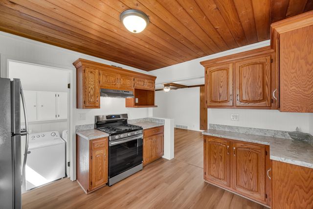 127 E 4th Avenue, New Lenox, IL 60451